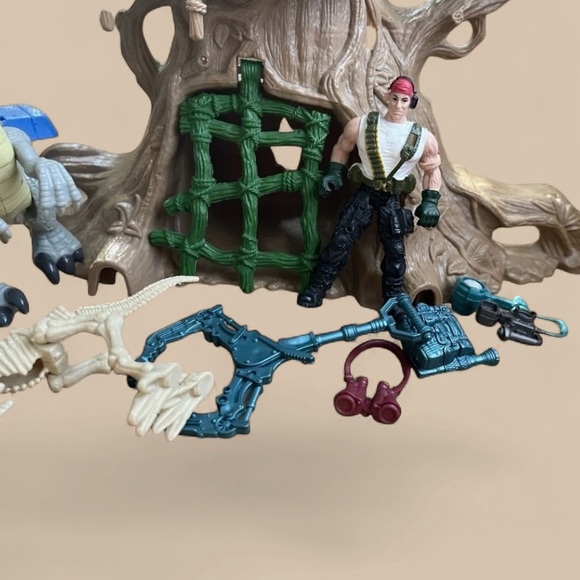 Animal Planet Dinosaur Adventure Treehouse Playset - Picture 3 of 6